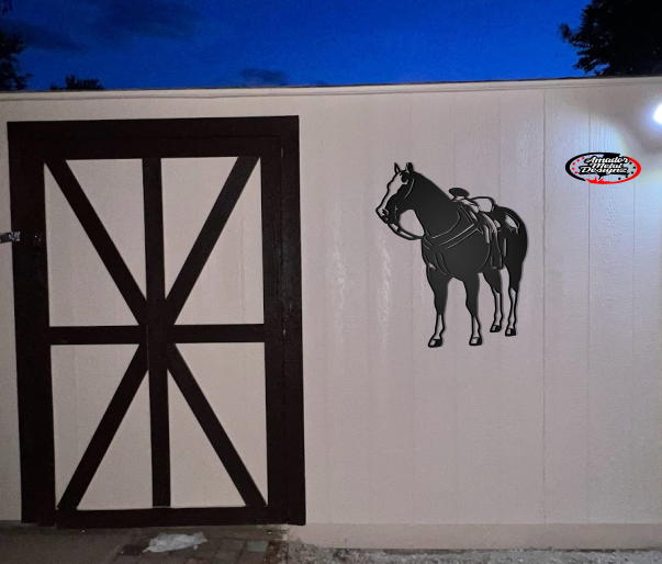 Saddled horse/caballo encillado