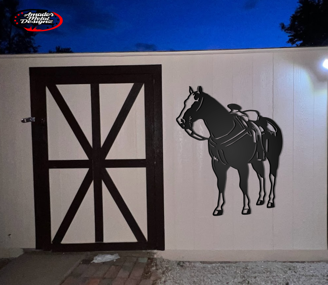 Saddled horse/caballo encillado